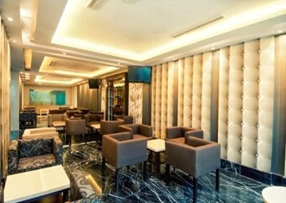 Grand Sakura Hotel Medan Dış mekan fotoğraf