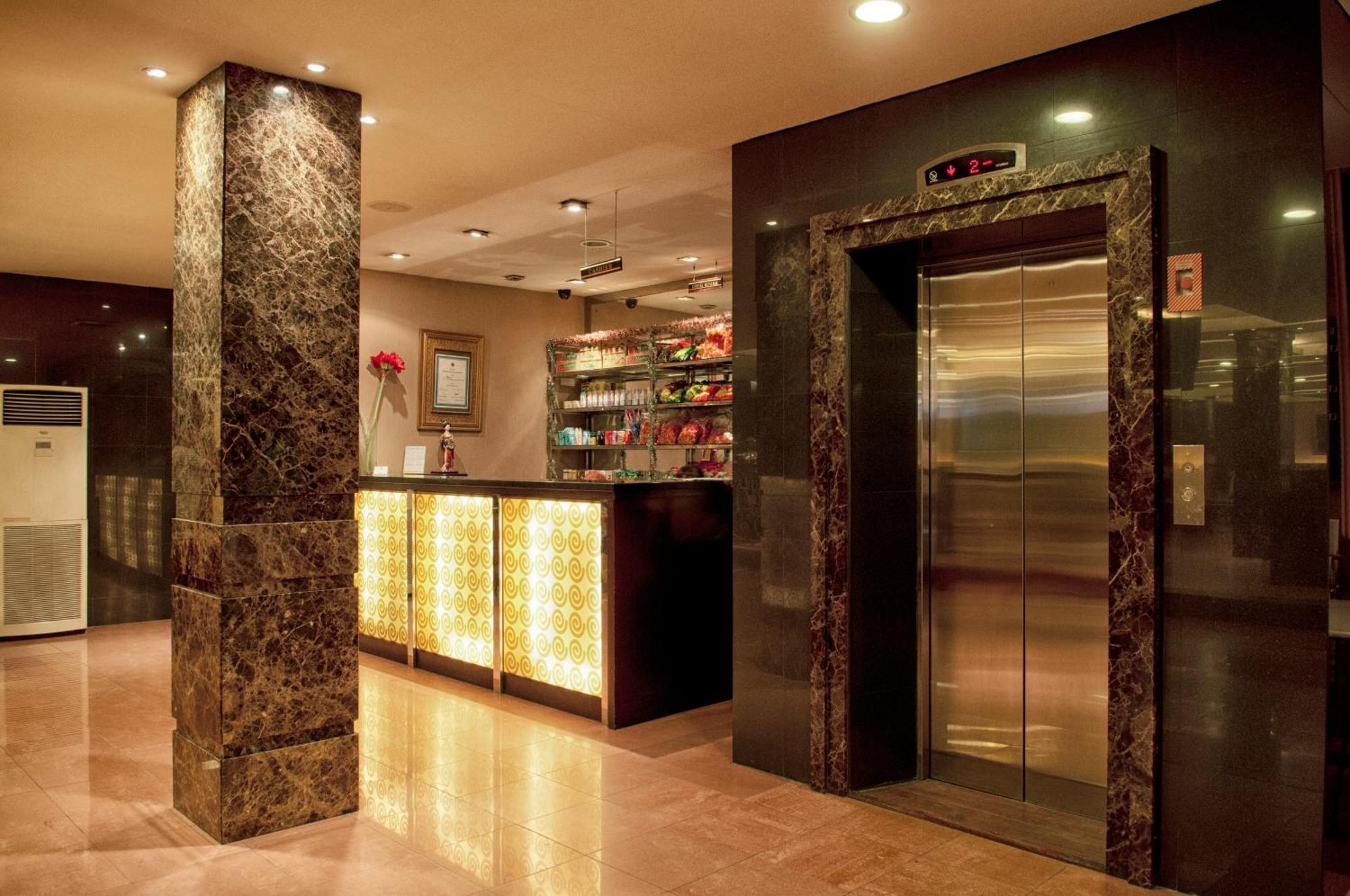 Grand Sakura Hotel Medan Dış mekan fotoğraf
